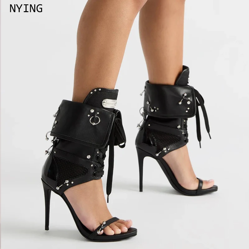 Женские босоножки 2026 года на тонком каблуке, с заклепками, на шнуровке, с пряжкой, из кожи, в стиле панк-рок, готика, для дерзких девушек, однотонные
Женские босоножки 2026 года на тонком каблуке, с заклепками, на шнуровке, с пряжкой, из кожи, в стиле панк-рок, готика, для дерзких девушек, однотонные