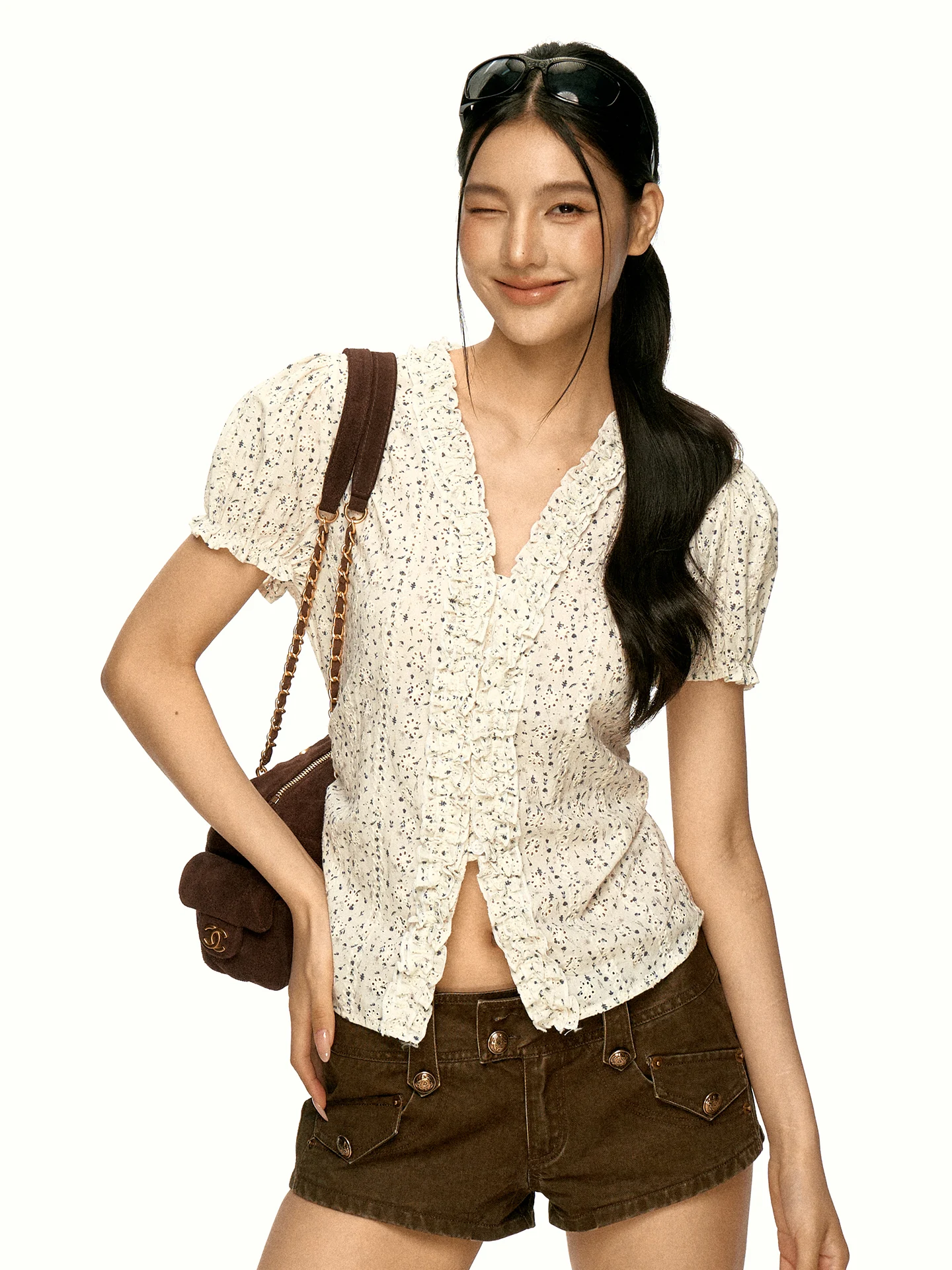 Aaisup Retro Water Soluble V-neck Short Sleeve Shirt Women's Summer Design Sense Wooden Ear Slimming Small Shirt Top
Aaisup Retro Water Soluble V-neck Short Sleeve Shirt Women's Summer Design Sense Wooden Ear Slimming Small Shirt Top