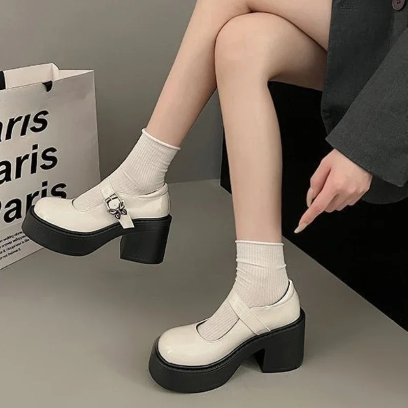 Женские туфли Мэри Джейн в британском стиле, Новое поступление 2021, стиль JK, деталь-бабочка, толстая подошва, увеличивающая высоту, подъем каблука
Женские туфли Мэри Джейн в британском стиле, Новое поступление 2021, стиль JK, деталь-бабочка, толстая подошва, увеличивающая высоту, подъем каблука