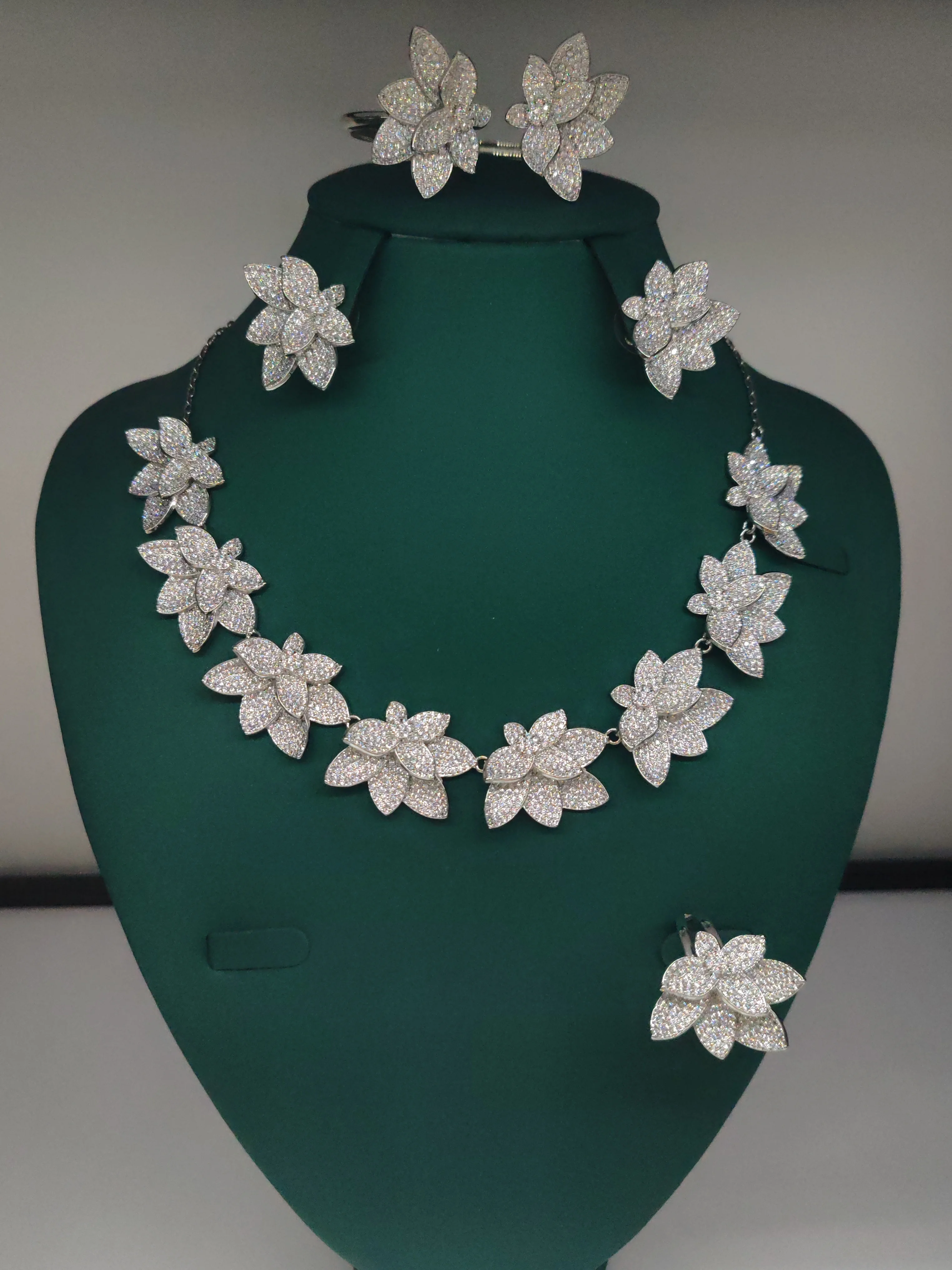 HIBRIDE Seiko Haute Couture Colourful Zirconia Jewellery Necklace Earrings Bracelet Set Dress Wedding Evening Accessory S-426
HIBRIDE Seiko Haute Couture Colourful Zirconia Jewellery Necklace Earrings Bracelet Set Dress Wedding Evening Accessory S-426