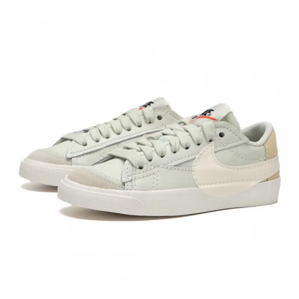 Кроссовки Nike Blazer: классический ретро-дизайн, долговечность и комфорт для повседневной носки, DQ1470-004
Кроссовки Nike Blazer: классический ретро-дизайн, долговечность и комфорт для повседневной носки, DQ1470-004