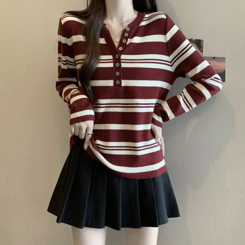 Women's Clothing Striped Loose T-shirt Casual V-Neck Button Autumn Winter Contrasting Colors Knitted Basic Long Sleeve Pullovers
Women's Clothing Striped Loose T-shirt Casual V-Neck Button Autumn Winter Contrasting Colors Knitted Basic Long Sleeve Pullovers