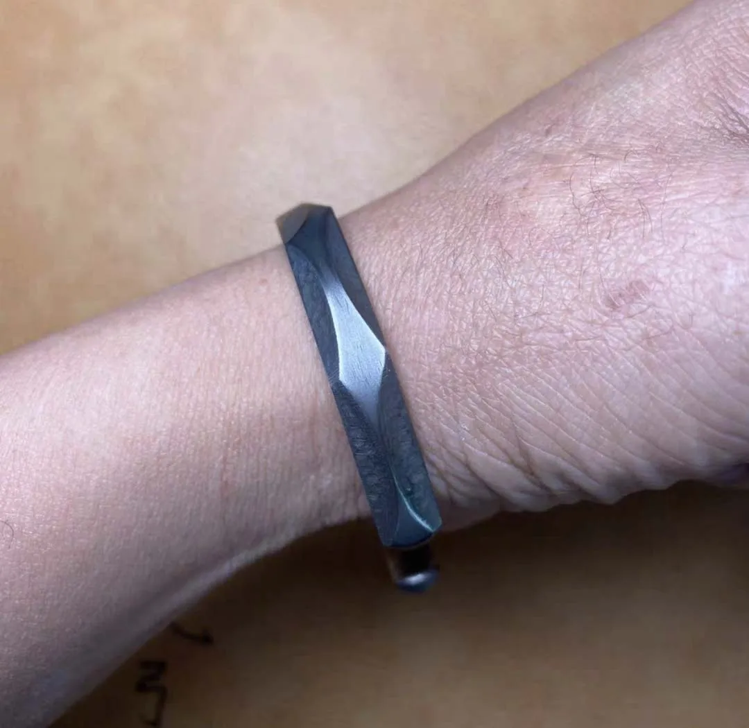 1 Piece High Quality Handmade Titanium Bracelet Titanium EDC Bracelet
1 Piece High Quality Handmade Titanium Bracelet Titanium EDC Bracelet