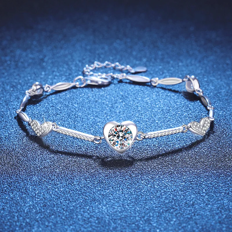 S925 Silver White Gold Plated 1CT D Color Moissanite Connected Hearts Bracelet for Women, Exquisite Jewelry.
S925 Silver White Gold Plated 1CT D Color Moissanite Connected Hearts Bracelet for Women, Exquisite Jewelry.