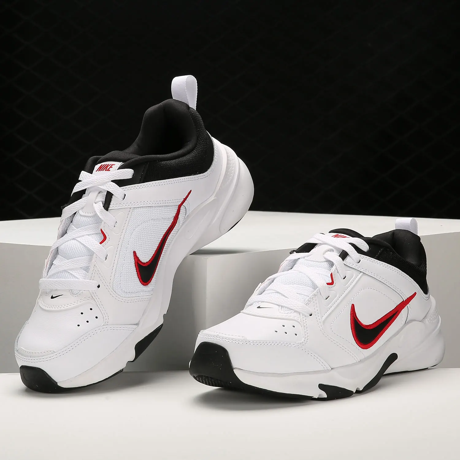 Мужские амортизирующие кроссовки Nike Defy All Day DJ1196-101
Мужские амортизирующие кроссовки Nike Defy All Day DJ1196-101