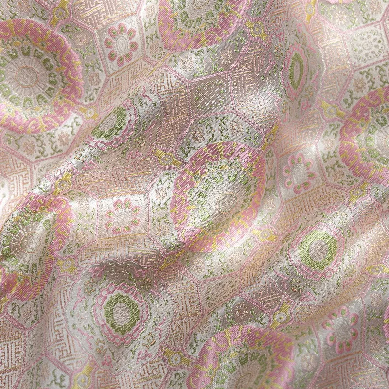 New Chinese Pattern Woven Gold Jacquard Silk Fabric Fashionable New Vest Jacket Spring and Autumn Woven Brocade Hanfu Fabric
New Chinese Pattern Woven Gold Jacquard Silk Fabric Fashionable New Vest Jacket Spring and Autumn Woven Brocade Hanfu Fabric