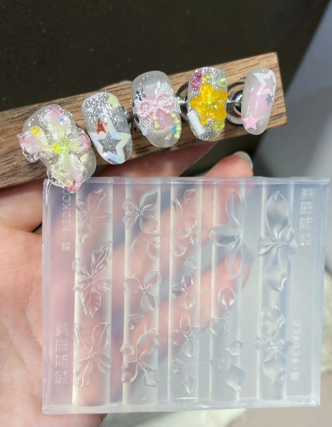 3D Flower Silicone Mold For Nail Art DIY Manicure Decoration Easy Release Embossing Stencil Craft Tool For Salon Home Use
3D Flower Silicone Mold For Nail Art DIY Manicure Decoration Easy Release Embossing Stencil Craft Tool For Salon Home Use