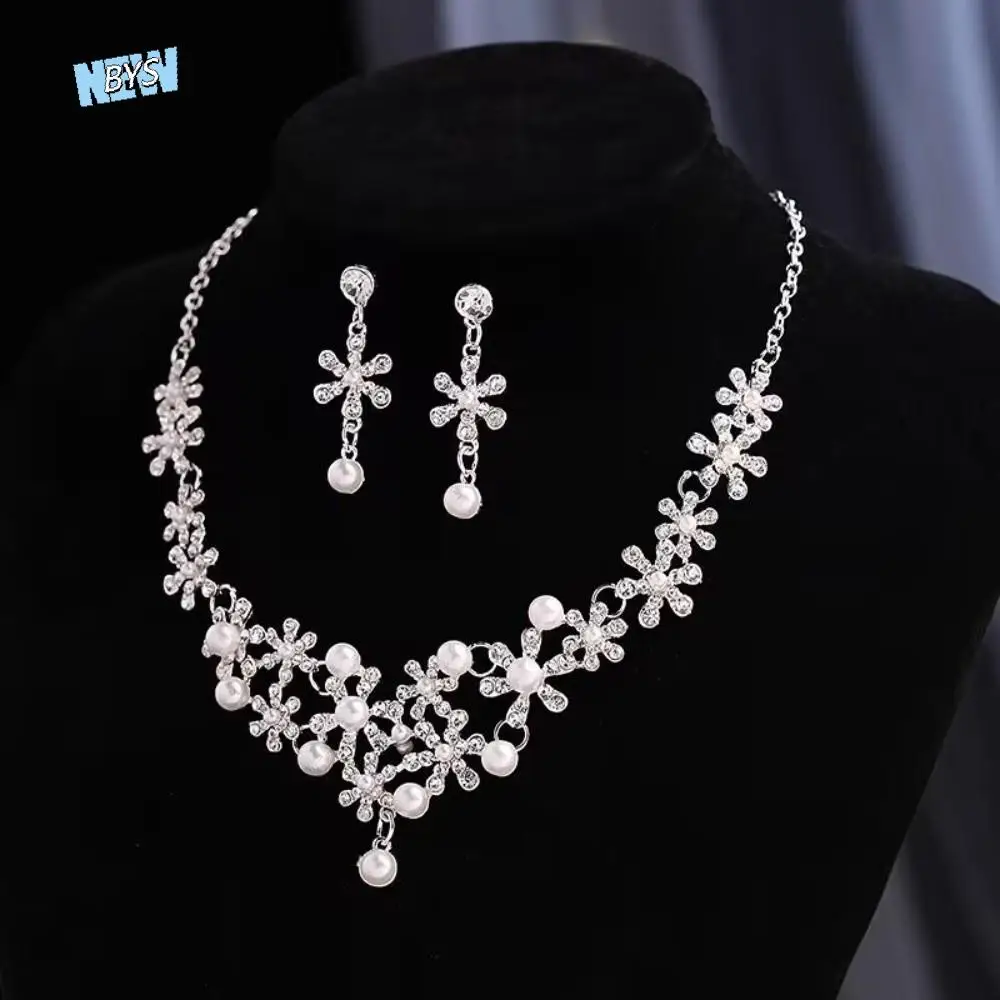 Elegant Rhinestone Jewelry Set Sparkling Vintage Flower Necklace Alloy Korean Style Pearl Necklace Ears Women Gifts
Elegant Rhinestone Jewelry Set Sparkling Vintage Flower Necklace Alloy Korean Style Pearl Necklace Ears Women Gifts
