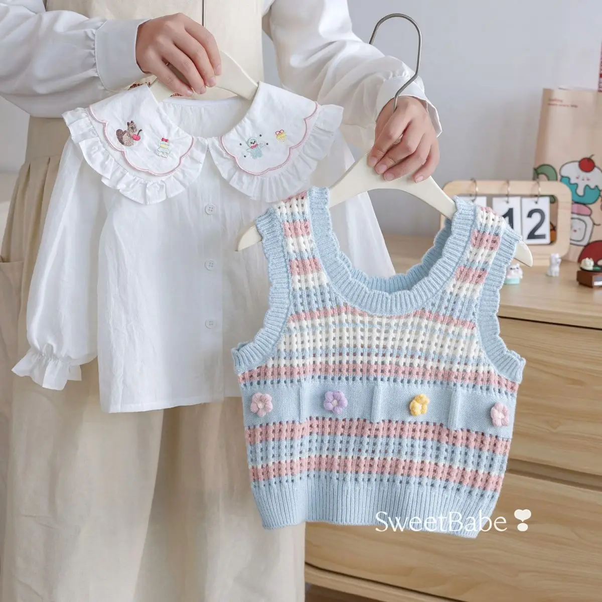Girls' set Spring and Autumn new style children's doll collar shirt knitted vest two-piece set
Girls' set Spring and Autumn new style children's doll collar shirt knitted vest two-piece set