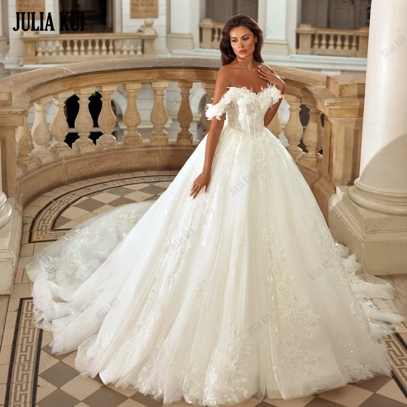 Julia Kui Gorgeous Sweetheart A Line Wedding Dresses With Beading 3D Embroidery Lace Off Shoulder Sleeves Bridal Gowns
Julia Kui Gorgeous Sweetheart A Line Wedding Dresses With Beading 3D Embroidery Lace Off Shoulder Sleeves Bridal Gowns