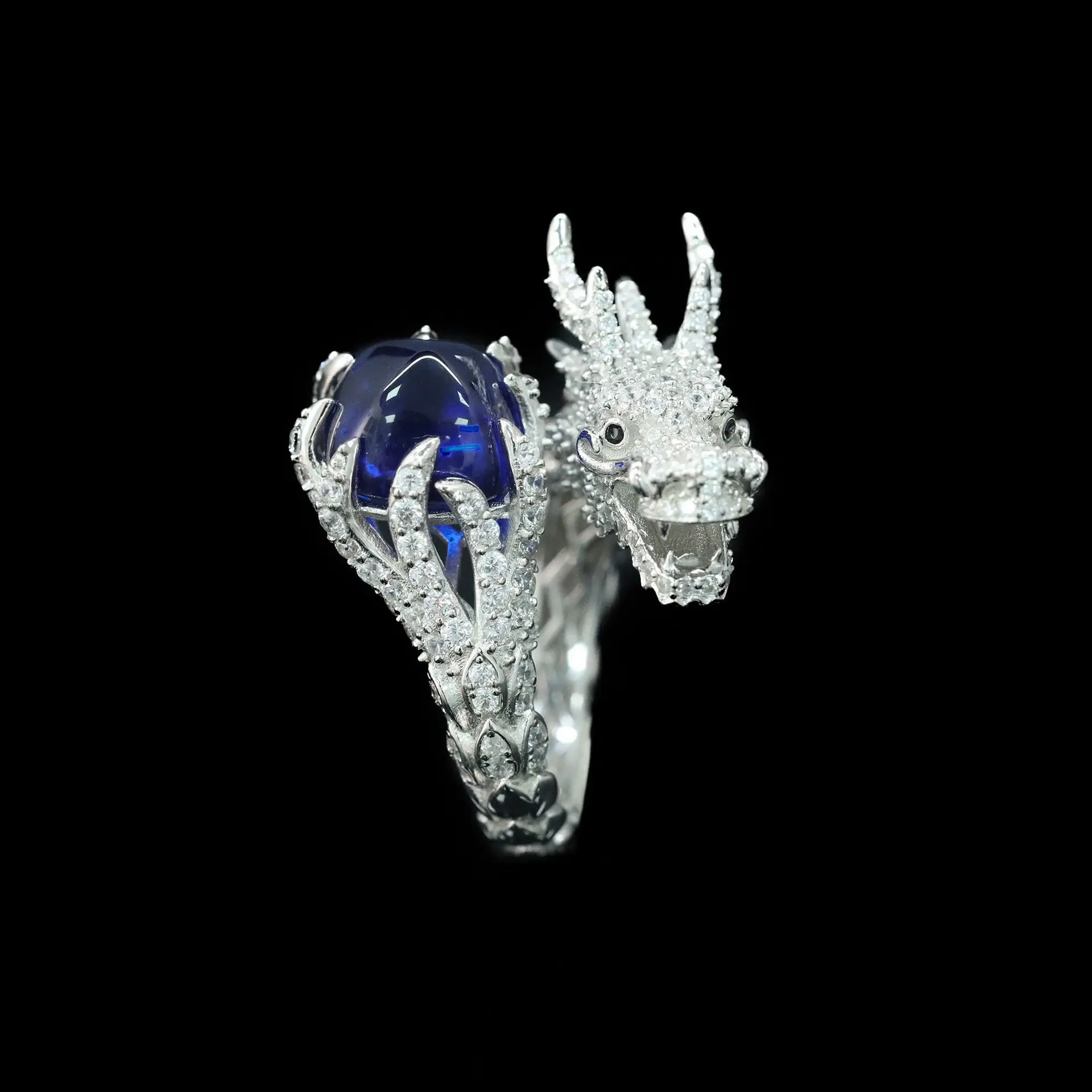 CMajor S925 стерлингового серебра позолоченный лабораторный драгоценный камень высокоуглеродистый королевский синий сапфир рыбья чешуя кольцо Pavé Drogon для женщин 
CMajor S925 стерлингового серебра позолоченный лабораторный драгоценный камень высокоуглеродистый королевский синий сапфир рыбья чешуя кольцо Pavé Drogon для женщин