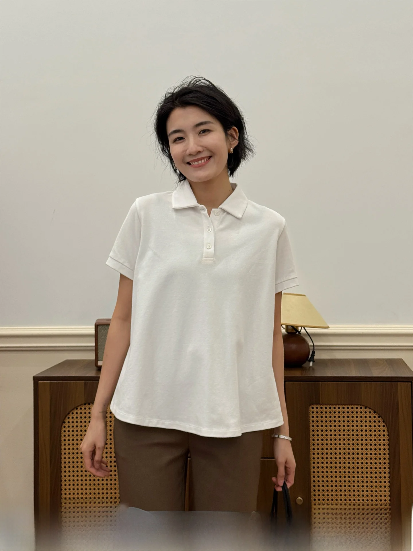 Langqing Qingsheng White Shirt T-Shirt Women Summer New Loose Short Sleeve Turn-down Collar Top Commute Style Pure Color
Langqing Qingsheng White Shirt T-Shirt Women Summer New Loose Short Sleeve Turn-down Collar Top Commute Style Pure Color