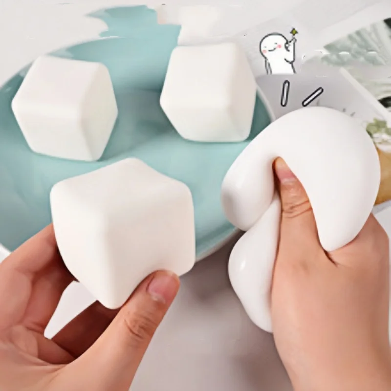 1pc Plastic block tofu kneading music, slow rebound simulation, white tofu decompression artifact
1pc Plastic block tofu kneading music, slow rebound simulation, white tofu decompression artifact