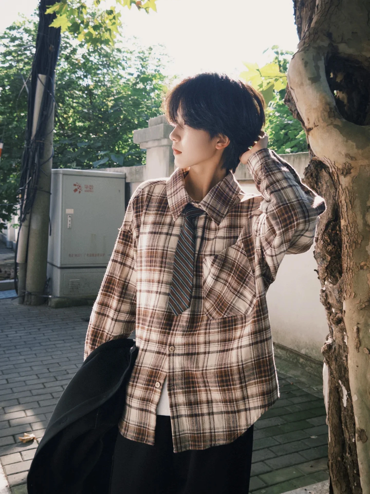 Винтажная мужская рубашка-пальто свободного кроя из чистого хлопка в клетку на пуговицах, повседневная, весна-осень, классический воротник
Винтажная мужская рубашка-пальто свободного кроя из чистого хлопка в клетку на пуговицах, повседневная, весна-осень, классический воротник