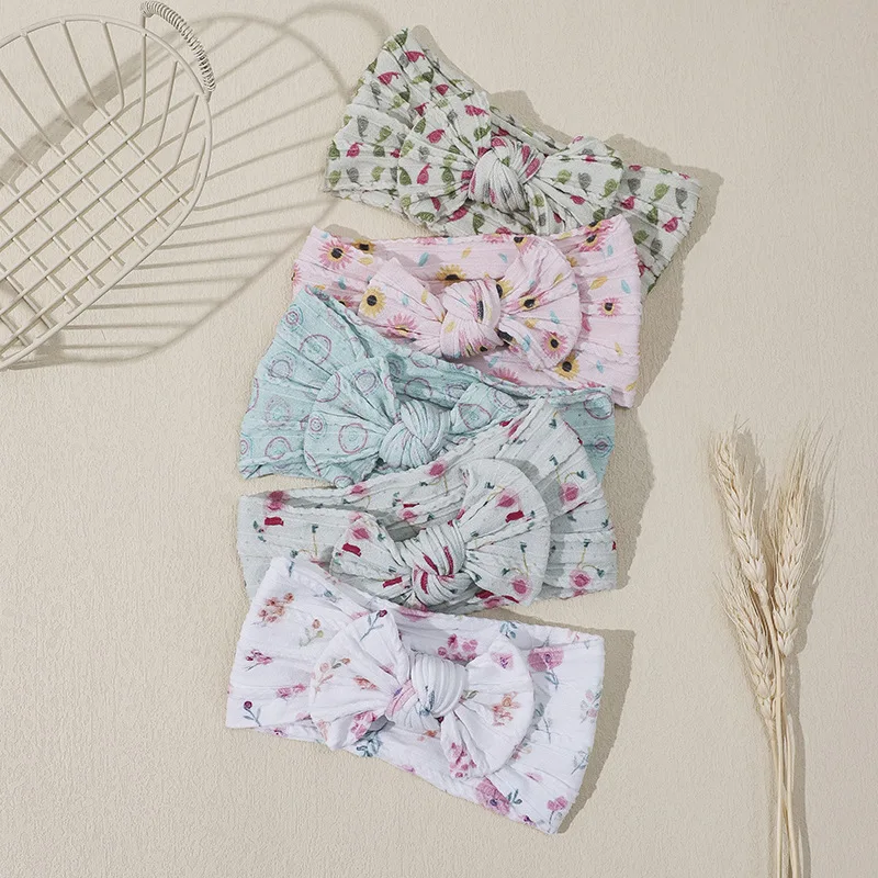 10 шт./лот, детская повязка на голову с цветочным принтом и бантом, мягкая нейлоновая повязка для волос для девочек, эластичный тюрбан, аксессуар для волос для младенцев
10 шт./лот, детская повязка на голову с цветочным принтом и бантом, мягкая нейлоновая повязка для волос для девочек, эластичный тюрбан, аксессуар для волос для младенцев