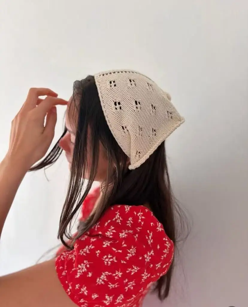 New fashionable and versatile summer triangle scarf, a must-have for women's beach vacation photography, breathable headscarf
New fashionable and versatile summer triangle scarf, a must-have for women's beach vacation photography, breathable headscarf