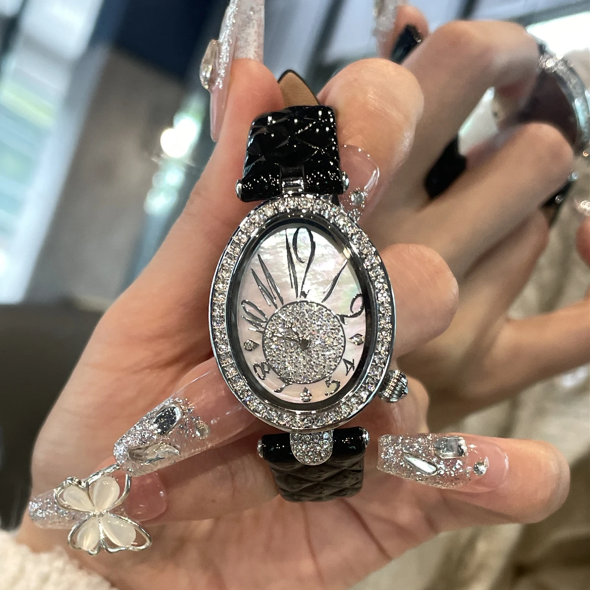 Watch women, fashion sense full of diamonds, small and exquisite women's quartz watch
Watch women, fashion sense full of diamonds, small and exquisite women's quartz watch