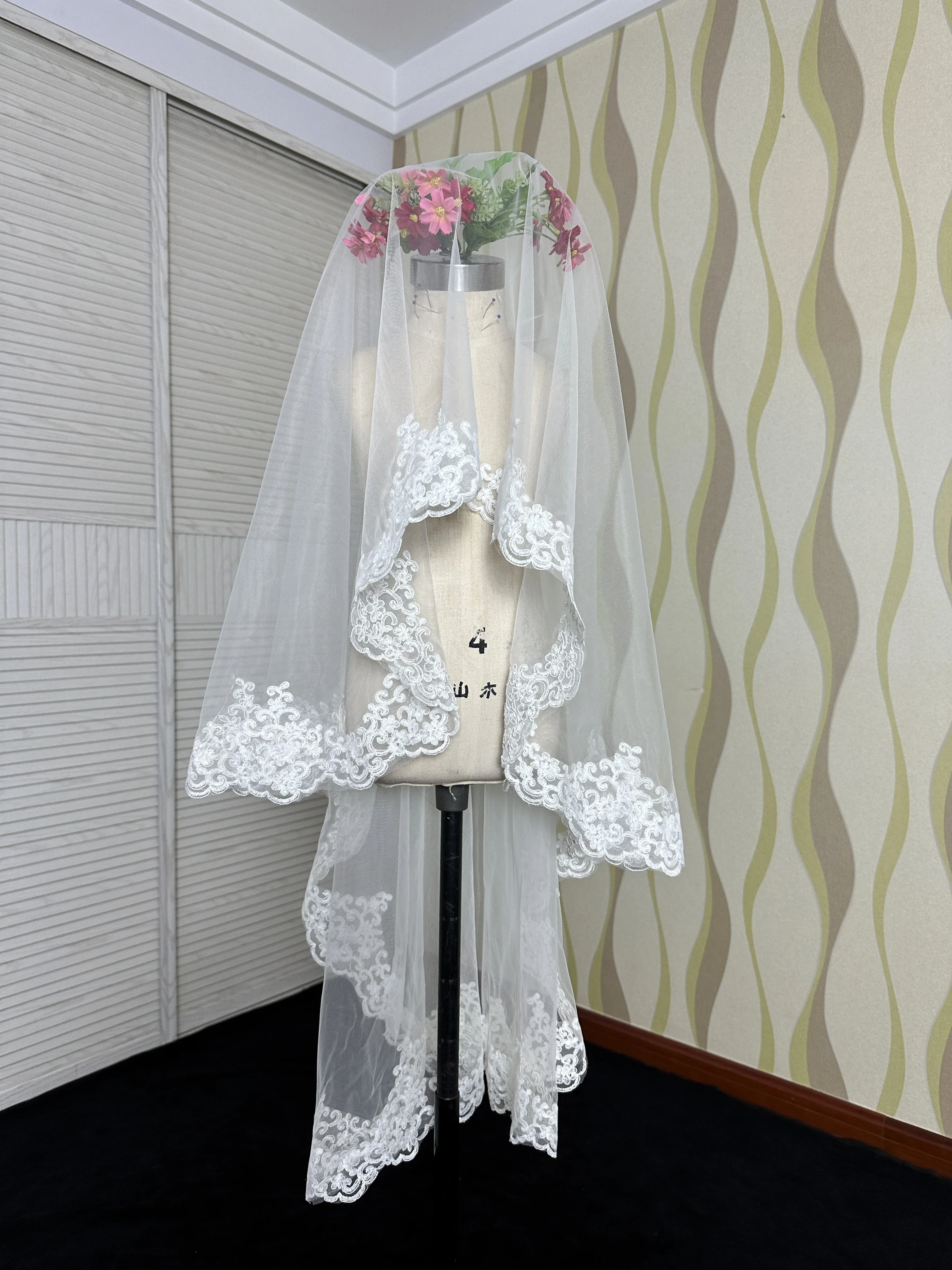 2 Layer Short Wedding Veils With Comb Soft Tulle Bridal Veil With Lace Appliques Edge Wedding Accessories
2 Layer Short Wedding Veils With Comb Soft Tulle Bridal Veil With Lace Appliques Edge Wedding Accessories