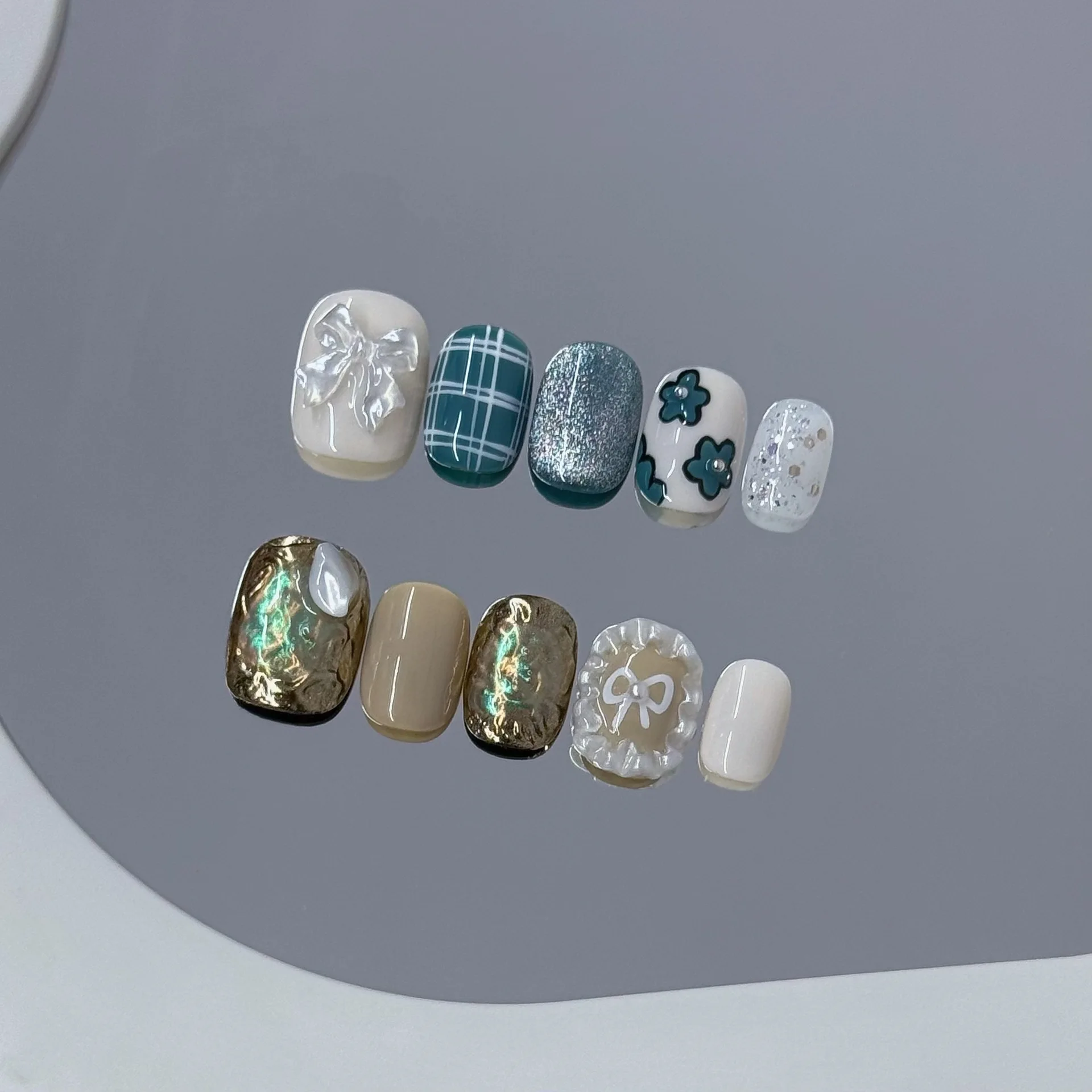 10pcs Teal and Green Checkered Handmade Nails Gold Foil Bow Press on Nail Short Square Round Fake Nail for Women&Girl Fasle Nail
10pcs Teal and Green Checkered Handmade Nails Gold Foil Bow Press on Nail Short Square Round Fake Nail for Women&Girl Fasle Nail