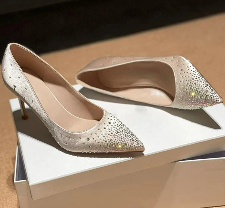 Starry Rhinestone Drilled Silk Pumps Sexy Woman Side Cut Crystal Pointed Toe 8/6cm High Heels Shallow Slip On Bridal Shoes
Starry Rhinestone Drilled Silk Pumps Sexy Woman Side Cut Crystal Pointed Toe 8/6cm High Heels Shallow Slip On Bridal Shoes