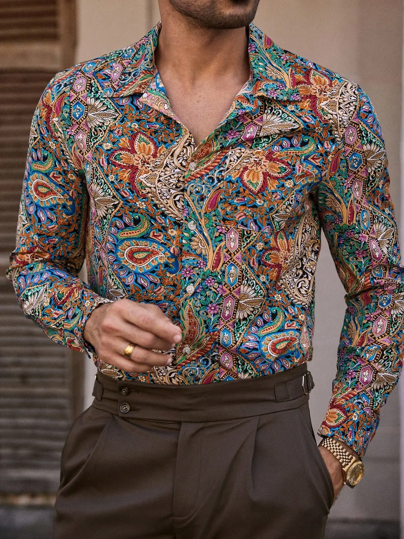 Men's Slim Fit Long Sleeve Woven Shirt with Vibrant Paisley Floral Print, Casual Boho Style
Men's Slim Fit Long Sleeve Woven Shirt with Vibrant Paisley Floral Print, Casual Boho Style