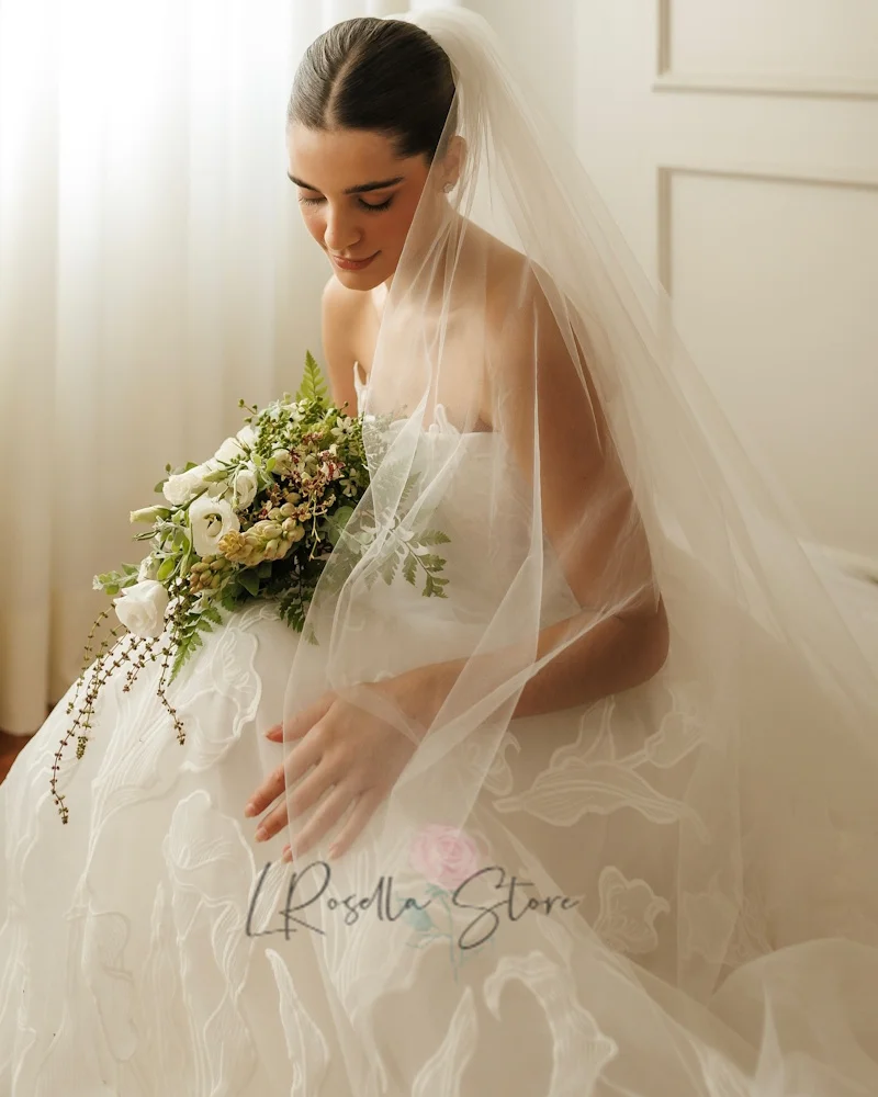 LRosella Strapless Neckline Applique Wedding Dress A-line Simple Sleeveless Court Wedding Gown vestidos de novia
LRosella Strapless Neckline Applique Wedding Dress A-line Simple Sleeveless Court Wedding Gown vestidos de novia
