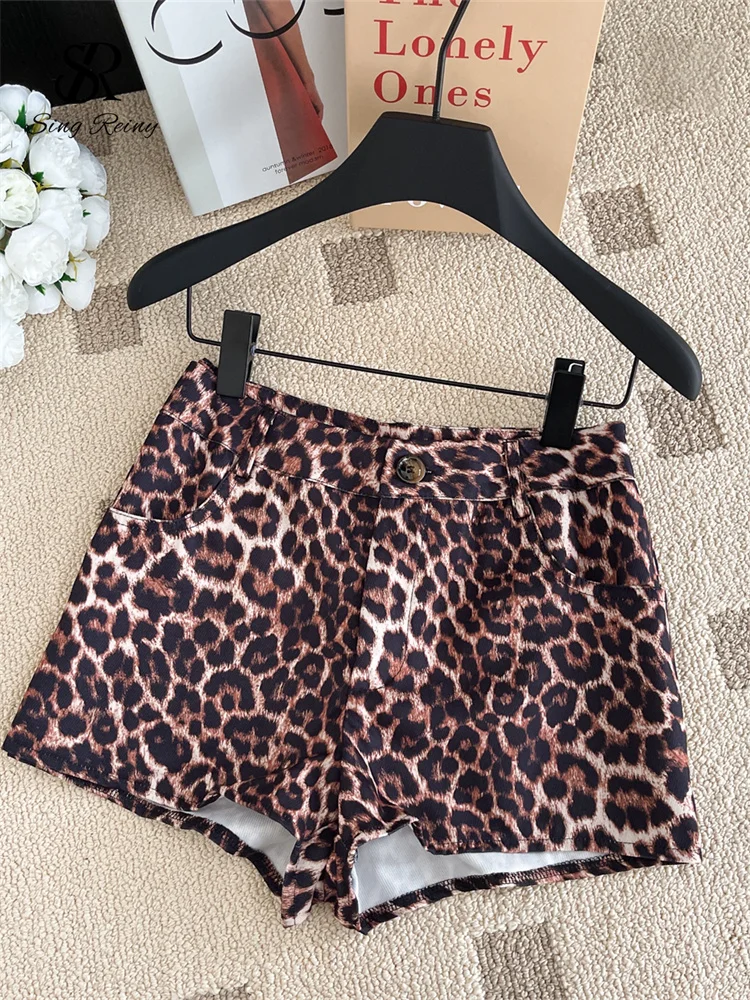 SINGREINY American Retro Leopard Shorts High Waist Pockets Zipper Design Women 2025 Summer Y2k Fashion Streetwear Causal Shorts
SINGREINY American Retro Leopard Shorts High Waist Pockets Zipper Design Women 2025 Summer Y2k Fashion Streetwear Causal Shorts
