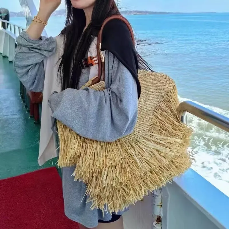 Новая большая сумка-ведро из плетеной соломки в уличном стиле с бахромой, повседневная сумка через плечо, модный аксессуар для ежедневных образов
Новая большая сумка-ведро из плетеной соломки в уличном стиле с бахромой, повседневная сумка через плечо, модный аксессуар для ежедневных образов