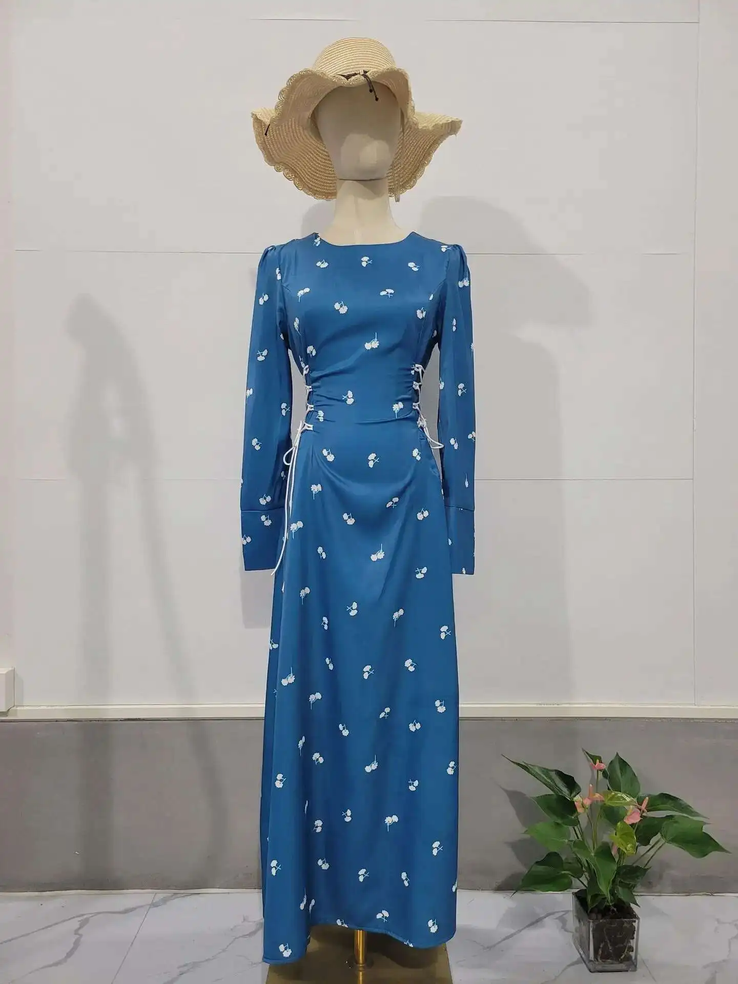 Clothing 2024 Muslim Women's Autumn New Long Skirt Socialite Temperament Long Waist Fit Cinched Pretty And Elegant Dress
Clothing 2024 Muslim Women's Autumn New Long Skirt Socialite Temperament Long Waist Fit Cinched Pretty And Elegant Dress