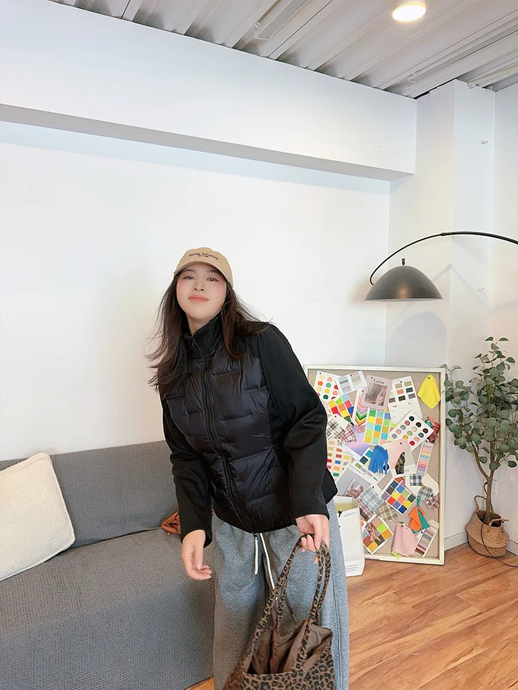 Легкая стеганая куртка с эффектом похудения, воротником-стойкой и дизайнерскими вставками для полных женщин, осенне-зимняя модная верхняя одежда
Легкая стеганая куртка с эффектом похудения, воротником-стойкой и дизайнерскими вставками для полных женщин, осенне-зимняя модная верхняя одежда