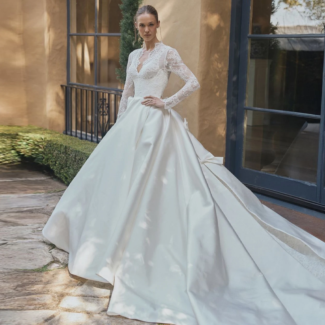 Sharon Said Elegant Off White Satin V-Neck A Line Wedding Dresses with Bow 2026 Romantic for Women Bride Gowns SW575 Customized
Sharon Said Elegant Off White Satin V-Neck A Line Wedding Dresses with Bow 2026 Romantic for Women Bride Gowns SW575 Customized