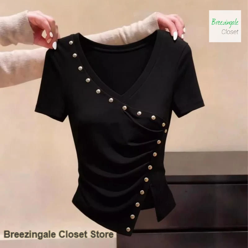 Korean version of shoulder short sleeve T-shirt female summer new fashion cross V-neck solid color irregular hem waist top.
Korean version of shoulder short sleeve T-shirt female summer new fashion cross V-neck solid color irregular hem waist top.