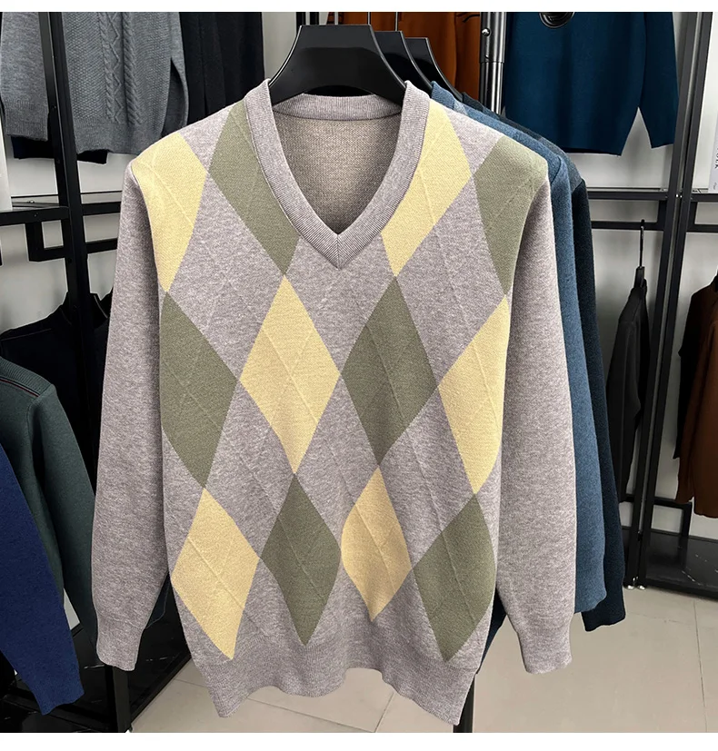 Diamond grid V-neck wool sweater 2025 autumn new casual base knitted sweater chicken heart collar men's sweater 
Diamond grid V-neck wool sweater 2025 autumn new casual base knitted sweater chicken heart collar men's sweater