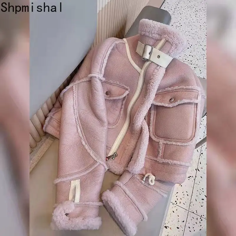 2023 Autumn/Winter New Leather and Fur Integrated Korean Fashion Motorcycle Thickened Standing Neck Spliced Slim Short Coat
2023 Autumn/Winter New Leather and Fur Integrated Korean Fashion Motorcycle Thickened Standing Neck Spliced Slim Short Coat