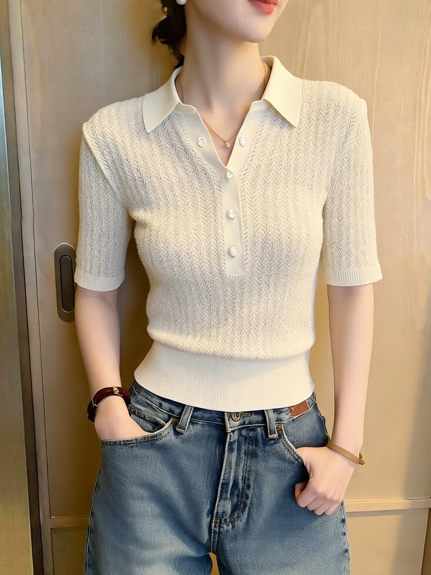 Soft Comfortable Knitted Short Sleeve Crew Neck Slim Fit Fashionable Top Korean Style Spring Summer Women's Fashion Essential...
Soft Comfortable Knitted Short Sleeve Crew Neck Slim Fit Fashionable Top Korean Style Spring Summer Women's Fashion Essential...