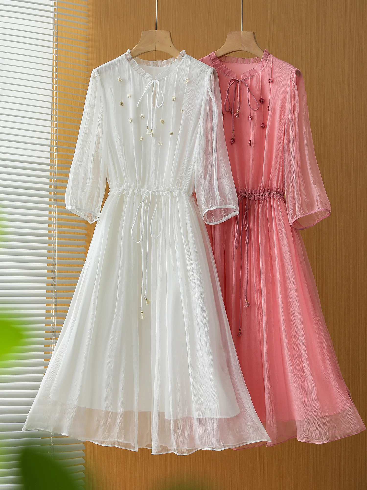 New silk mulberry pleated three-dimensional embroidered lace collar loose dress Y8982
New silk mulberry pleated three-dimensional embroidered lace collar loose dress Y8982