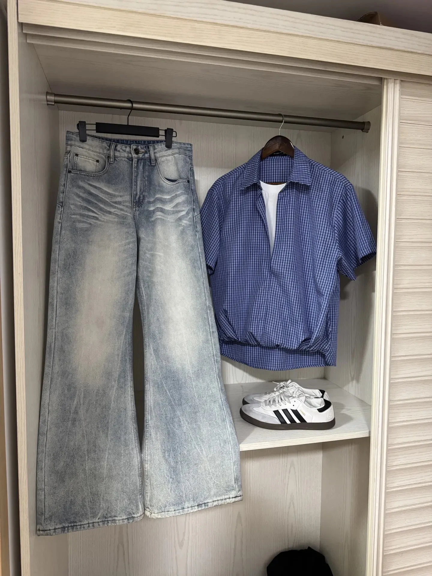 Slim Fit Blue Jeans Short Sleeve Shirt Set for Teen Boys Curved Knife Design Fashionable Straight Leg Pants Youth Sensation
Slim Fit Blue Jeans Short Sleeve Shirt Set for Teen Boys Curved Knife Design Fashionable Straight Leg Pants Youth Sensation