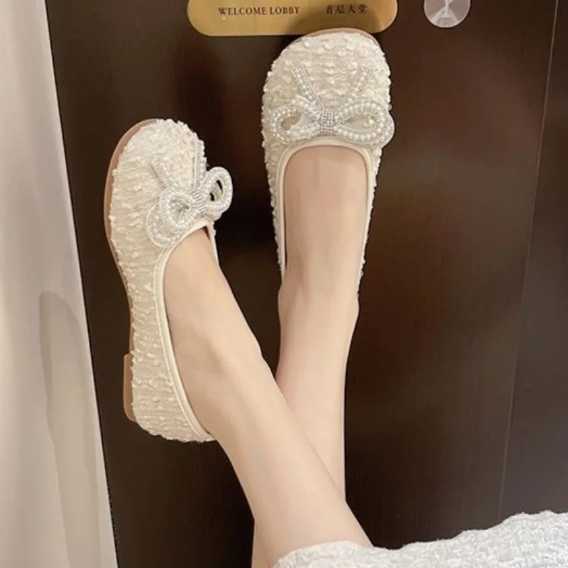 Comfortable Women's Slip-On Flats with Low-Cut Design and Rhinestone Bow Decor Spring 2026 New Trendy Footwear
Comfortable Women's Slip-On Flats with Low-Cut Design and Rhinestone Bow Decor Spring 2026 New Trendy Footwear