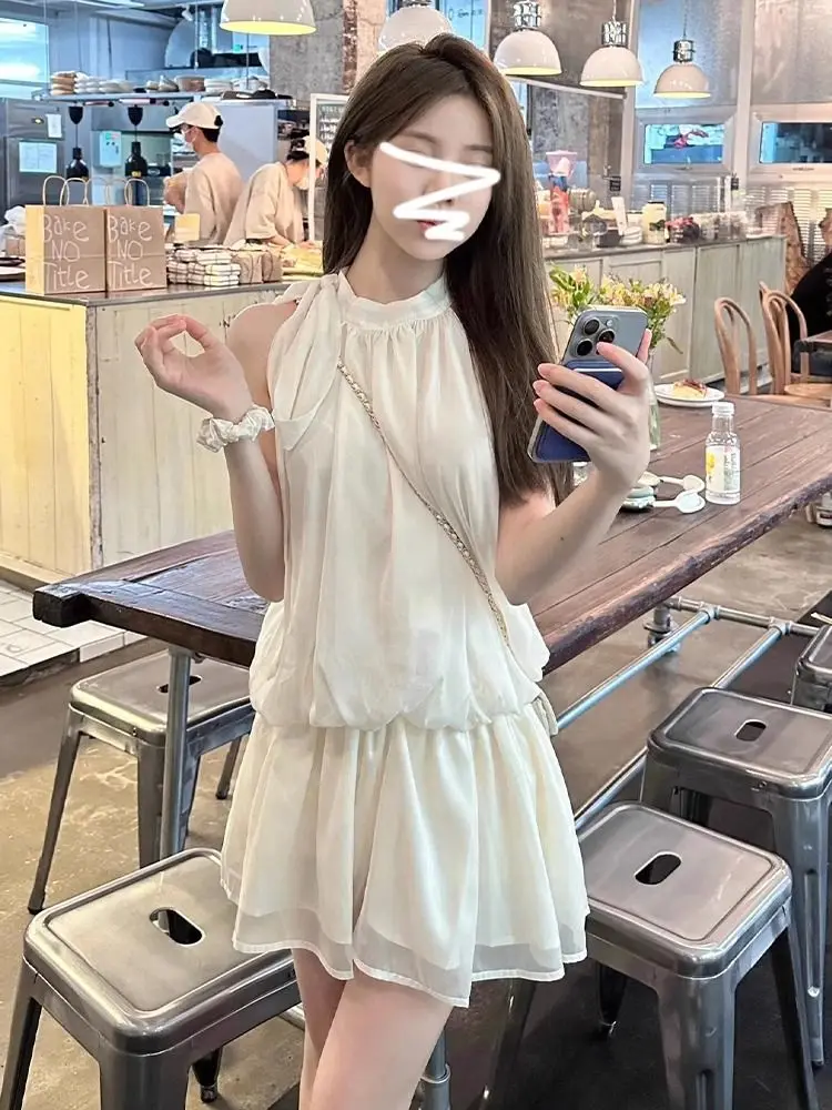 Summer new French-style elegant apricot sleeveless halter neck dress for petite women, suitable for seaside vacations
Summer new French-style elegant apricot sleeveless halter neck dress for petite women, suitable for seaside vacations