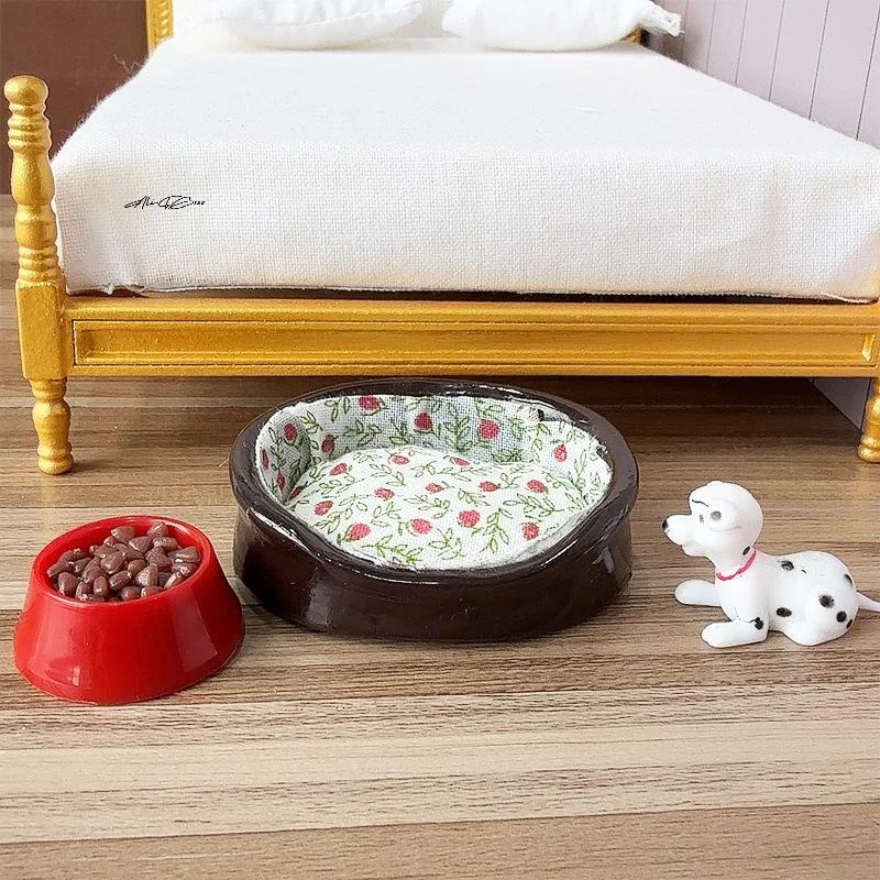 1Pcs 1/12 Scale Miniature Doll House Living Room Scene Small Floral Doghouse Dog Bed Model Toy for Collectors
1Pcs 1/12 Scale Miniature Doll House Living Room Scene Small Floral Doghouse Dog Bed Model Toy for Collectors