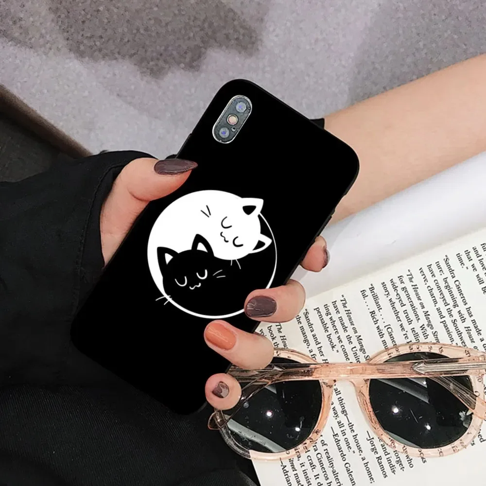 Black And White Couple Cat Phone Case Suitable For Iphone 15 13mini 12promax 12pro 11 Cute Cat Painted Anti Fall
Black And White Couple Cat Phone Case Suitable For Iphone 15 13mini 12promax 12pro 11 Cute Cat Painted Anti Fall