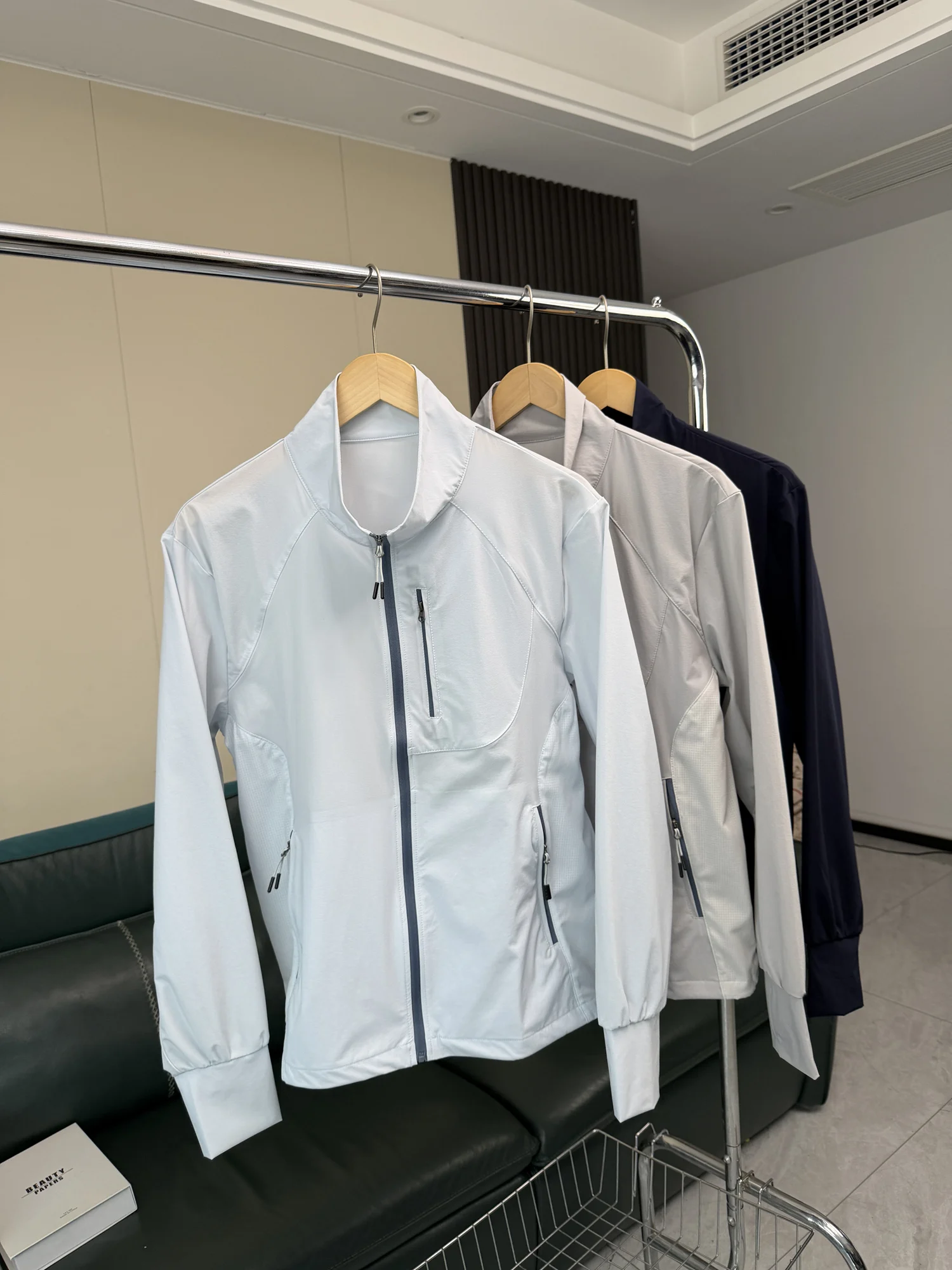 Cooling Self-Contained Lightweight Breathable Quick-Drying Sun-Protective Jacket Men's Fashion Urban Style Long Sleeve Zipper
Cooling Self-Contained Lightweight Breathable Quick-Drying Sun-Protective Jacket Men's Fashion Urban Style Long Sleeve Zipper