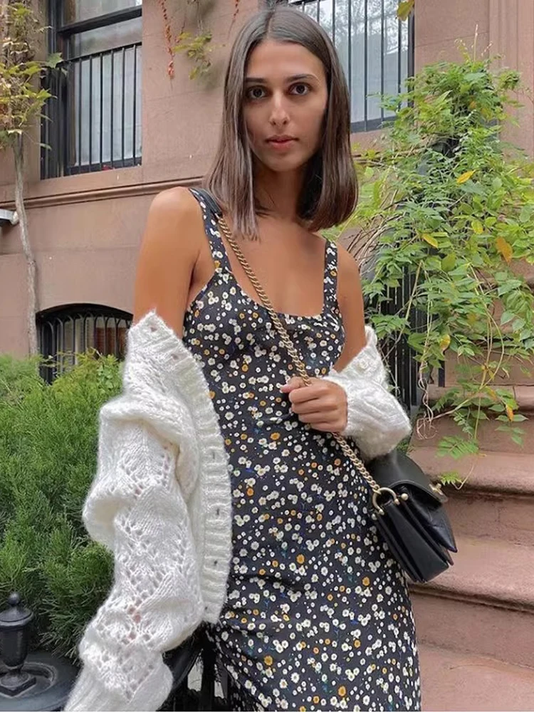 Black Floral Print Dress with Fish Tail Design Sweet Countryside Style High Waist Chiffon Material Sleeveless round Neck...
Black Floral Print Dress with Fish Tail Design Sweet Countryside Style High Waist Chiffon Material Sleeveless round Neck...
