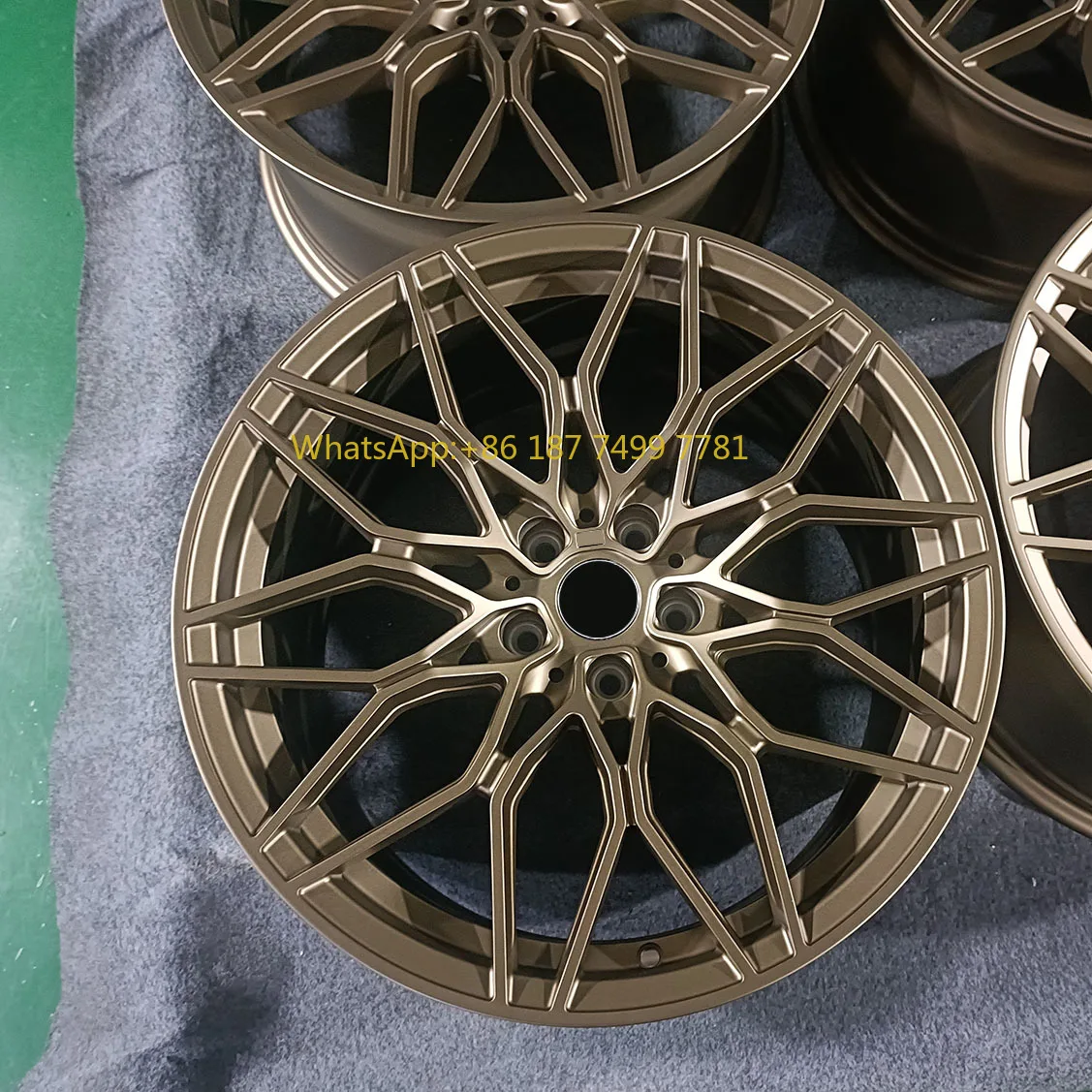 Легкая кованая глубоковогнутая ступица из сплава T6061, ступица 18 19 20 21 22 23 24 дюйма 5X112 5X108 5X1143 5X120 Легкосплавные диски бронза
Легкая кованая глубоковогнутая ступица из сплава T6061, ступица 18 19 20 21 22 23 24 дюйма 5X112 5X108 5X1143 5X120 Легкосплавные диски бронза