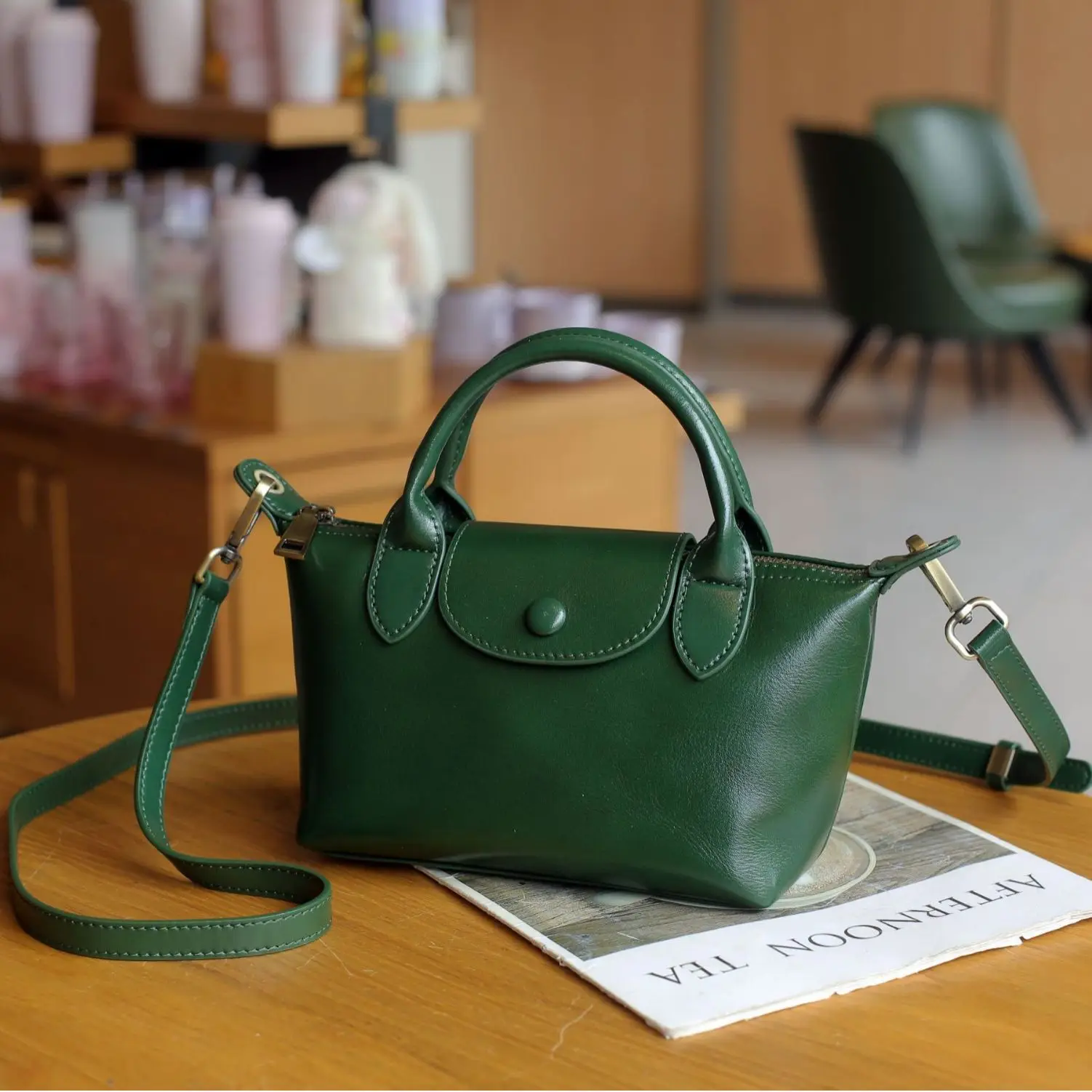New Women Single Shoulder Crossbody Bag Head Layer Cowhide Shell Motorcycle Bag
New Women Single Shoulder Crossbody Bag Head Layer Cowhide Shell Motorcycle Bag