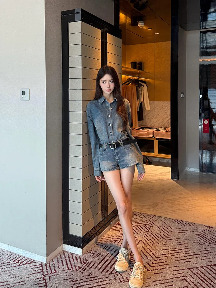 Retro Washed Denim Shirt And Low Waist Shorts Women's Fashion Set Autumn Season Casual Wear Polyester Fiber Long Sleeve Shirt
Retro Washed Denim Shirt And Low Waist Shorts Women's Fashion Set Autumn Season Casual Wear Polyester Fiber Long Sleeve Shirt