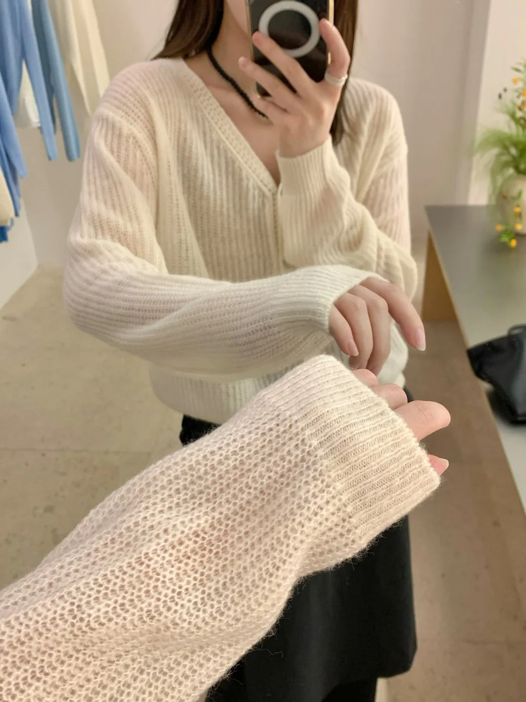 Вязаный кардиган Lushoucheng в стиле Lazy Style с V-образным вырезом и ажурными элементами, весна 2026, корейский стиль, стройнящая верхняя одежда
Вязаный кардиган Lushoucheng в стиле Lazy Style с V-образным вырезом и ажурными элементами, весна 2026, корейский стиль, стройнящая верхняя одежда