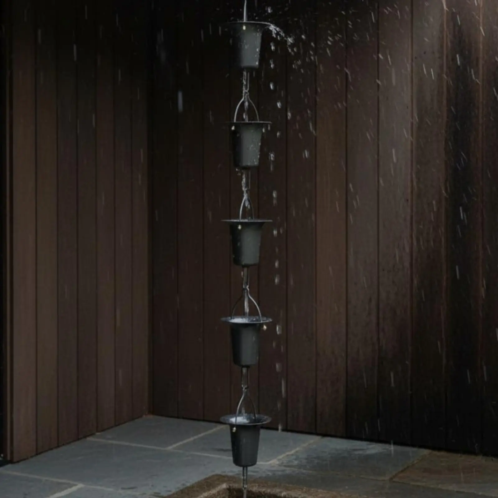 Rain Chain Easy to Install Japanese Design Rain Chain Decorative Downspout Minimized Splashing Adjustable Length for Courtyard
Rain Chain Easy to Install Japanese Design Rain Chain Decorative Downspout Minimized Splashing Adjustable Length for Courtyard