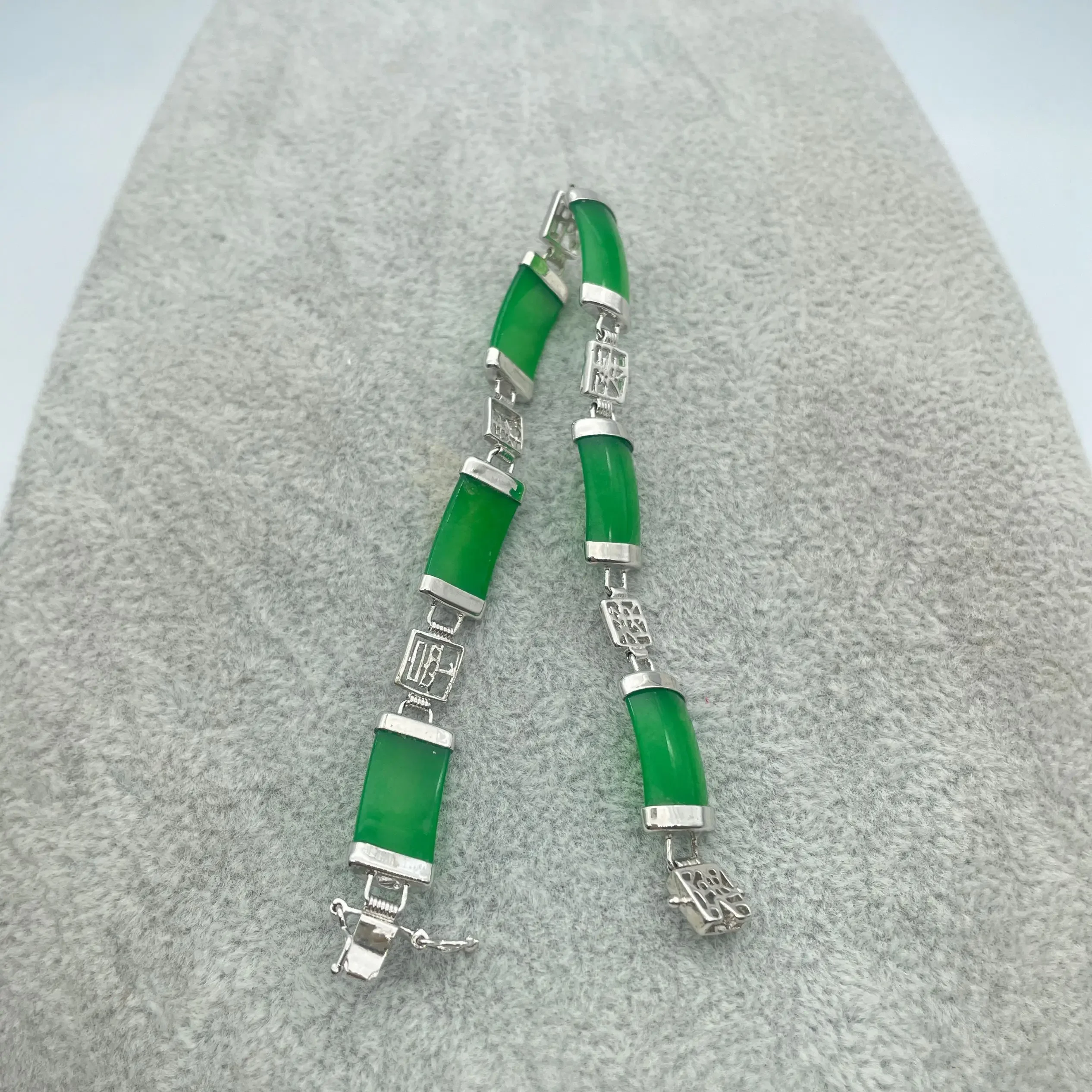 Multicolor optional women's fashion jewelry metal silver plated jade head 6-SECTION Bracelet
Multicolor optional women's fashion jewelry metal silver plated jade head 6-SECTION Bracelet