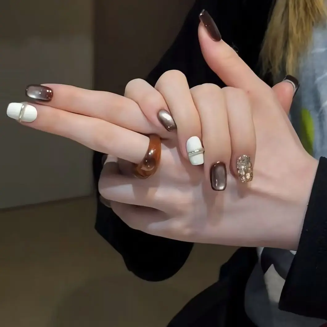 10 шт., накладные ногти ручной работы, коричневые кошачьи глаза, молочно-белые накладные ногти для женщин и девочек, короткая лестница, съемный носимый дизайн ногтей
10 шт., накладные ногти ручной работы, коричневые кошачьи глаза, молочно-белые накладные ногти для женщин и девочек, короткая лестница, съемный носимый дизайн ногтей